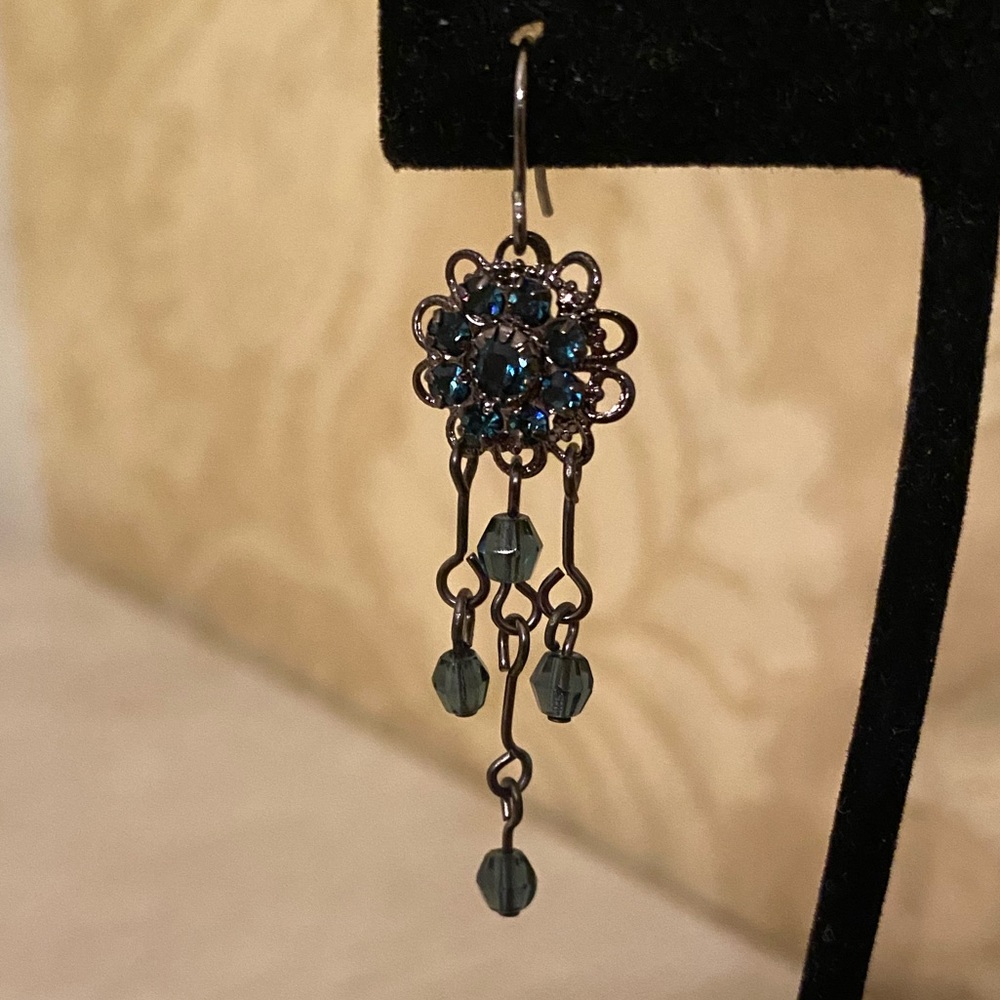 Pair of Earrings. NEVER WORN.